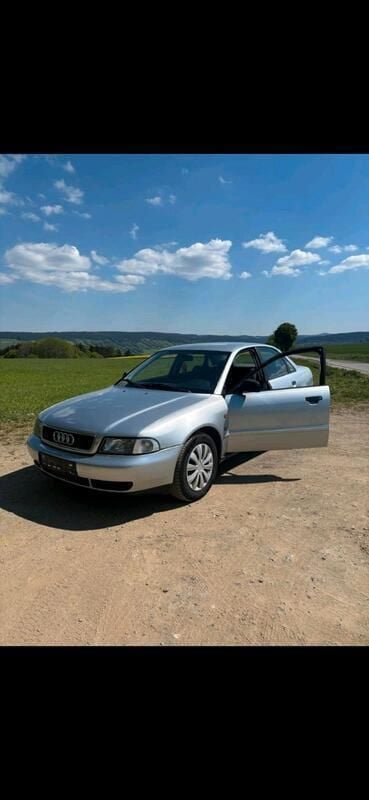 Silber Gebraucht 1994 Audi A4 Limousine | 650 € - Bild 1/4