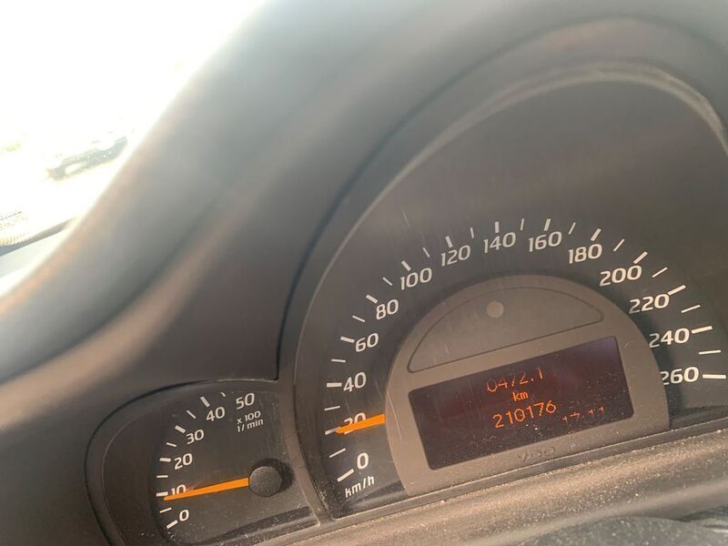 Gold Gebraucht 2003 Mercedes C220 Elegance Limousine | 999 € (Superpreis) - Bild 1/4