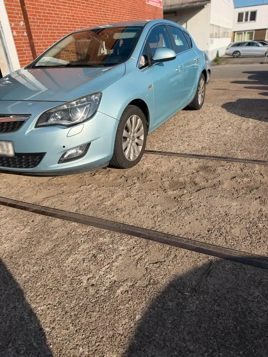 Gebraucht Opel Astra 180 PS (132 kW) 2010 Blau Coupé