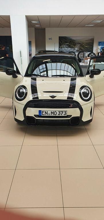 Weiß Gebraucht 2022 Mini Cooper S Classic Kleinwagen | 24.900 € (Fairer Preis) - Bild 1/4