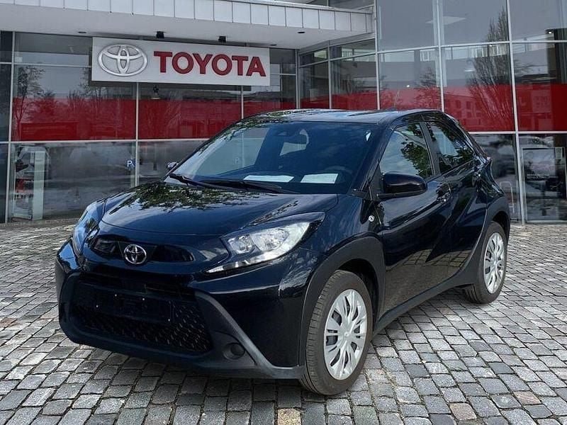 Black mica / ink Gebraucht 2024 Toyota Aygo Business Edition Kleinwagen | 14.990 € (Guter Preis) - Bild 1/4