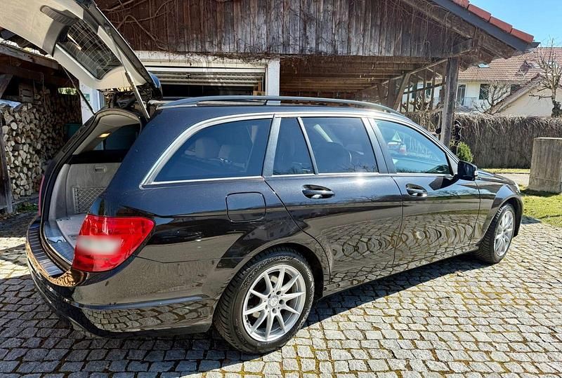 Gebraucht Mercedes C180 Elegance 156 PS (114 kW) 2013 Schwarz Kombi