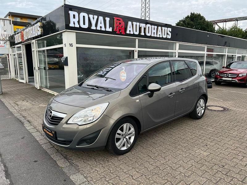 Grau Gebraucht 2011 Opel Meriva Design Edition Van / Kleinbus | 5.600 € (Fairer Preis) - Bild 1/4