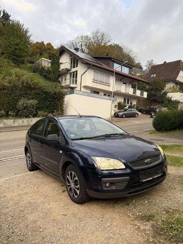 Gebraucht Ford Focus Trend 101 PS (74 kW) 2006 Blau Kleinwagen