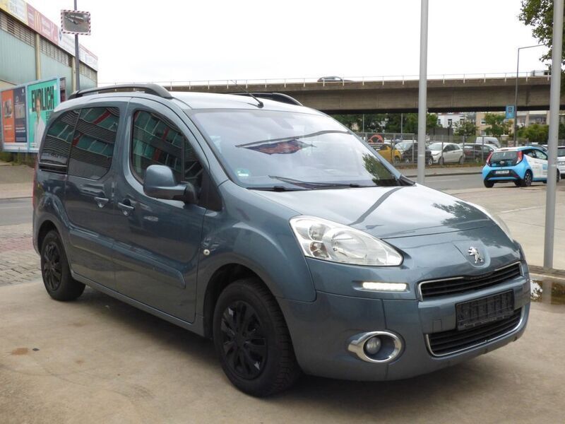 Grau Gebraucht 2013 Peugeot Partner Tepee Allure Van / Kleinbus | 6.900 € (Fairer Preis) - Bild 1/4