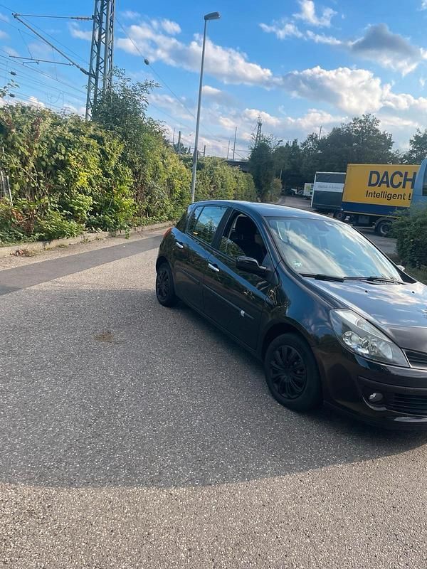 Gebraucht Renault Clio II 65 PS (47 kW) 2007 Schwarz Limousine
