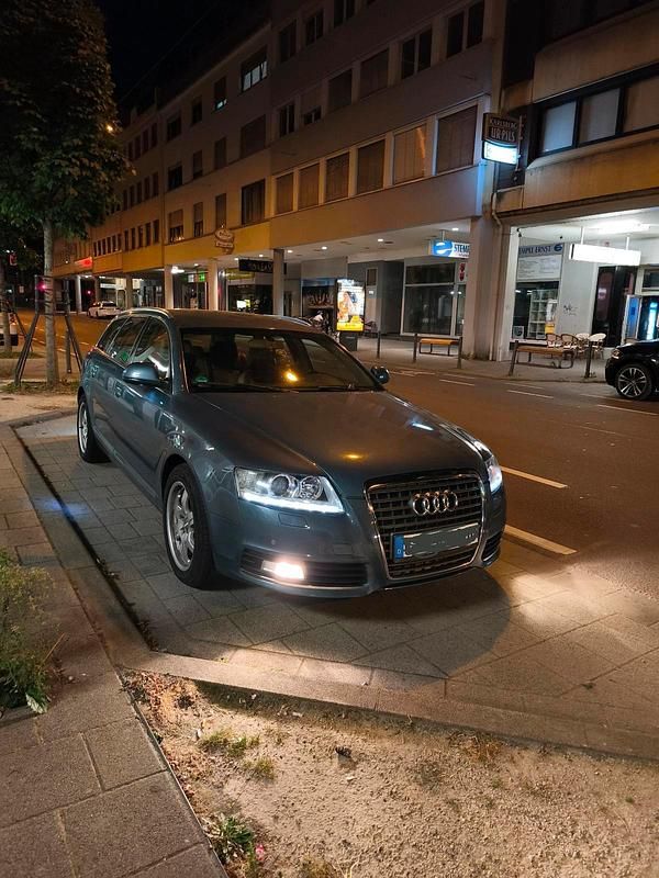 Blau Gebraucht 2010 Audi A6 Ambiente Kombi | 7.399 € (Fairer Preis) - Bild 1/4