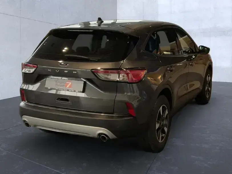 Usado Ford Kuga Cool & Connect 150 HP (110 kW) 2022 Cinzento SUV