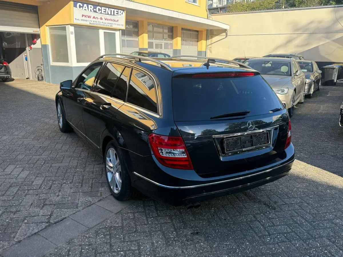 Gebraucht Mercedes C180 156 PS (114 kW) 2014 Schwarz Kombi