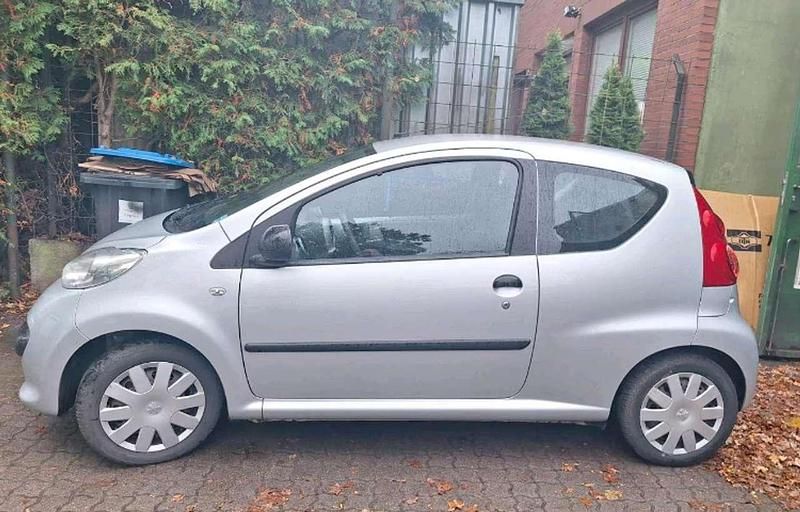 Gebraucht Peugeot 107 Urban Move 68 PS (50 kW) 2008 Silber Kleinwagen