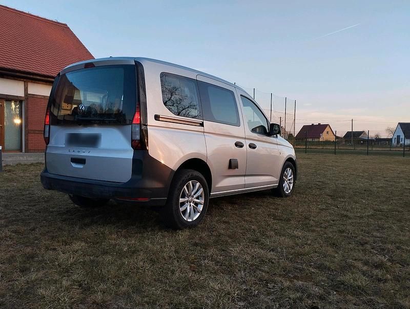 Gebraucht VW Caddy 102 PS (75 kW) 2024 Silber Van / Kleinbus