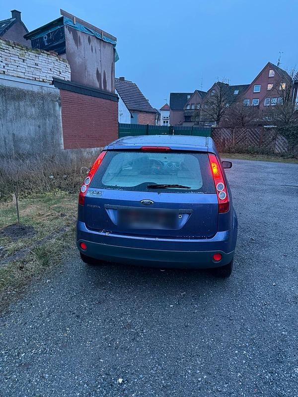 Gebraucht Ford Fiesta 69 PS (50 kW) 2006 Violet Kleinwagen