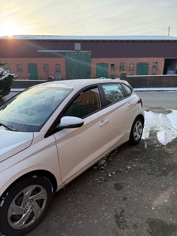 Gebraucht Hyundai i20 Select 84 PS (61 kW) 2022 Weiß Kleinwagen