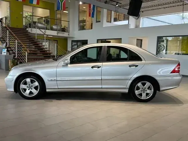 Gebraucht Mercedes C200 163 PS (119 kW) 2004 Silber Limousine