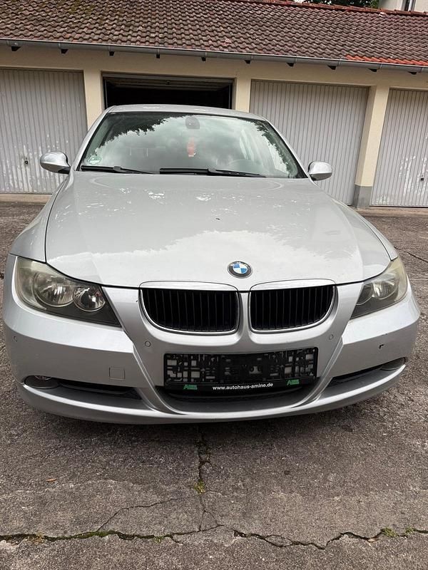 Silber Gebraucht 2006 BMW 318 Limousine | 5.500 € (Fairer Preis) - Bild 1/4