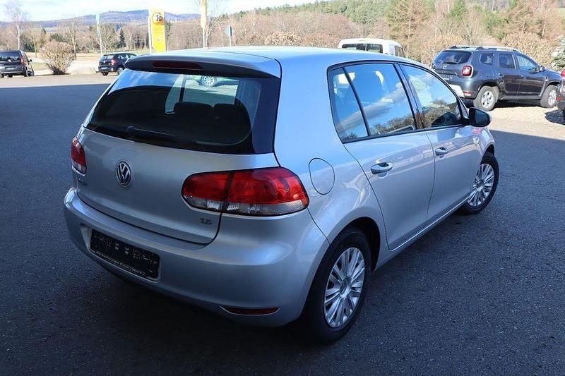 Gebraucht VW Golf VI Trendline 102 PS (75 kW) 2010 Silber Kleinwagen