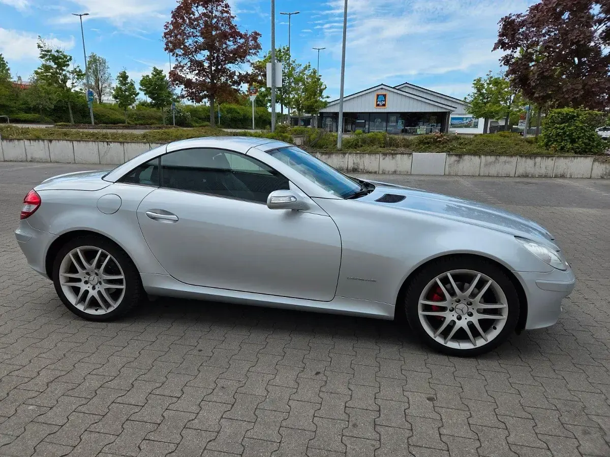 Second-hand Mercedes SLK200 163 CP (119 kW) 2005 Argintiu Cabrio