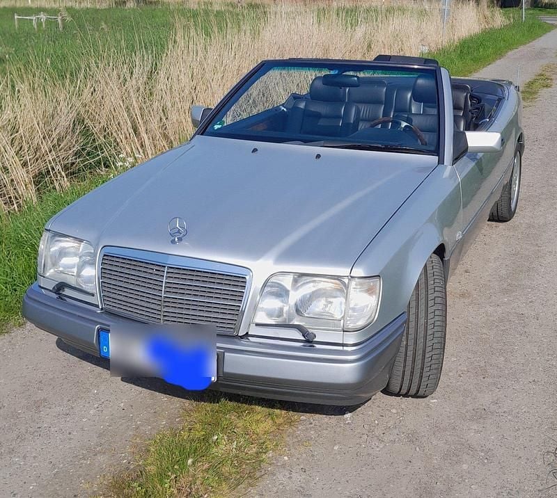 Silber Gebraucht 1994 Mercedes E320 Cabrio | 25.900 € - Bild 1/4