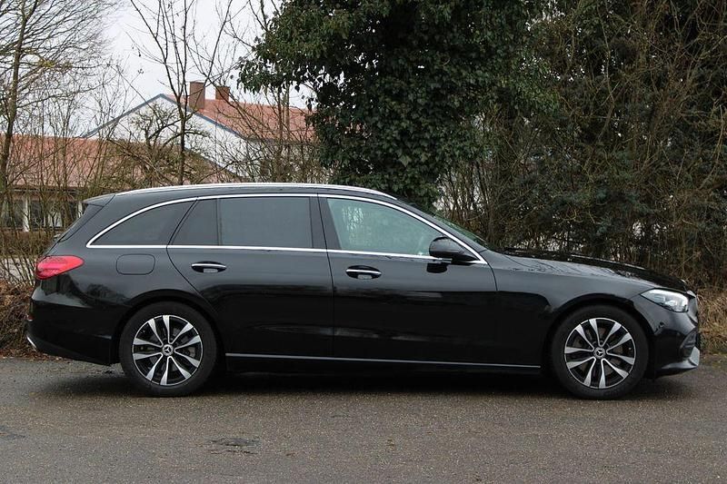 Gebraucht Mercedes C300 258 PS (189 kW) 2022 Schwarz Kombi