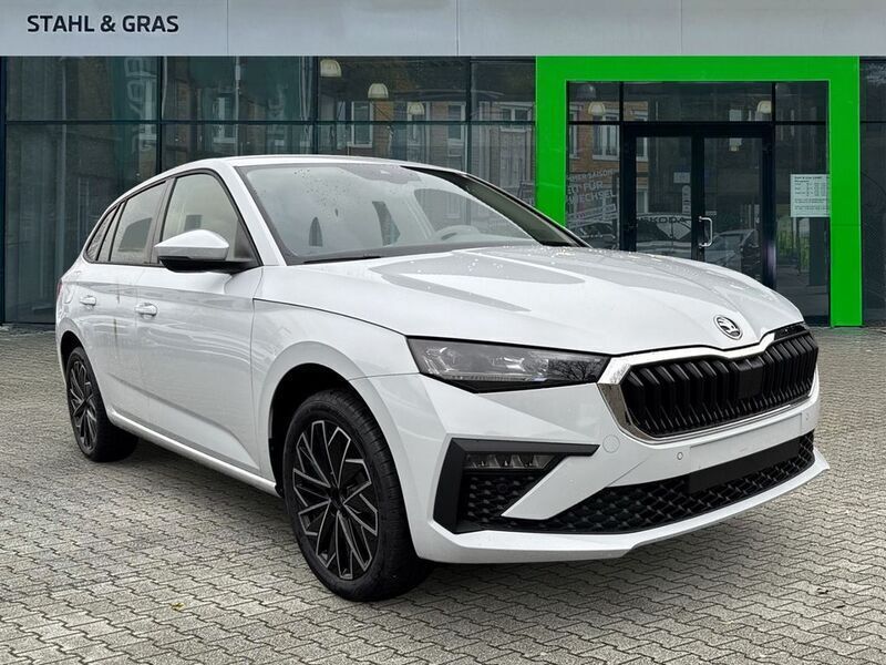 Weiss Neu 2025 Skoda Scala Tour Kleinwagen | 30.990 € (Teuer) - Bild 1/4