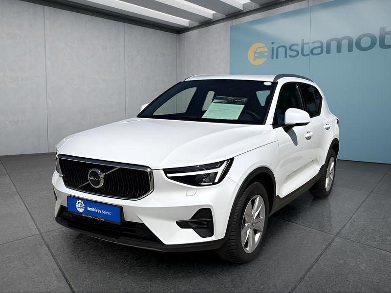 Weiß Gebraucht 2024 Volvo XC40 Core SUV | 33.449 € (Guter Preis) - Bild 1/4