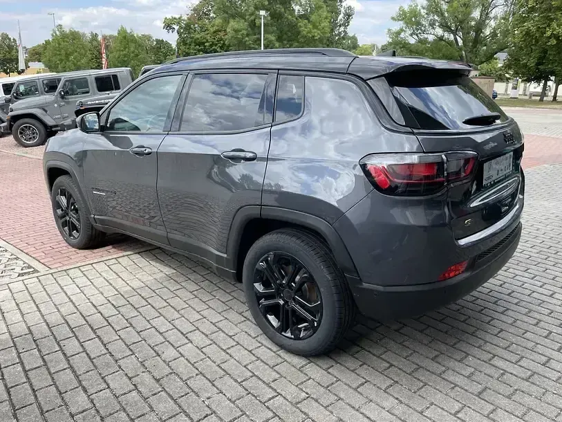 Usado Jeep Compass Limited 131 HP (96 kW) 2022 Cinzento SUV