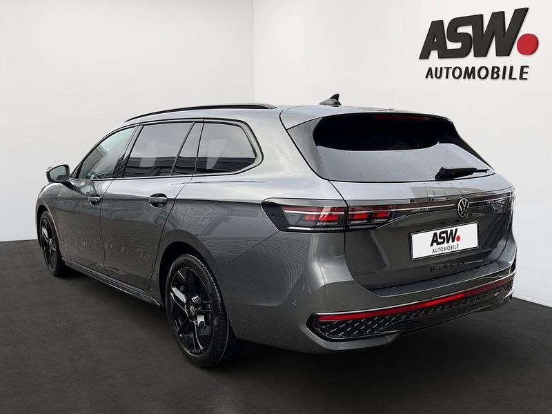 Neu VW Passat R-line 150 PS (110 kW) 2026 Diabasgrau metallic Kombi