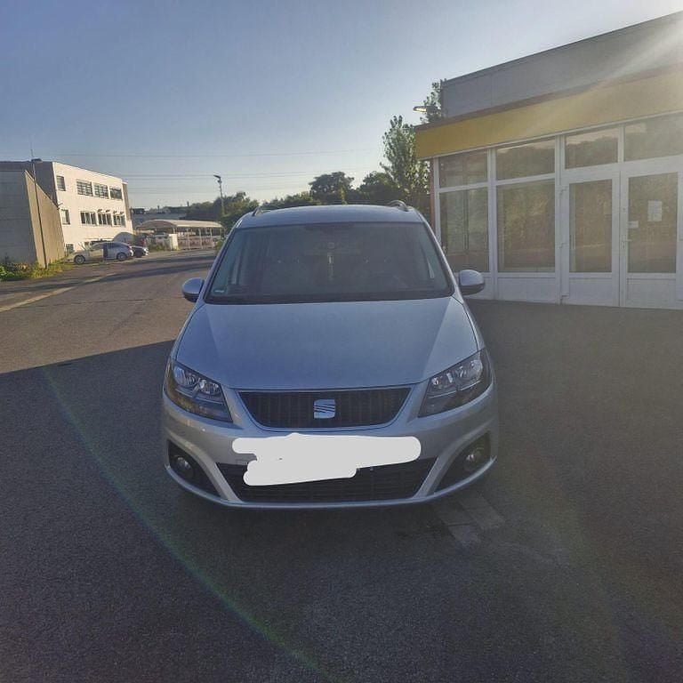 Silber Gebraucht 2013 Seat Alhambra Ecomotive Van / Kleinbus | 9.500 € (Fairer Preis) - Bild 1/4