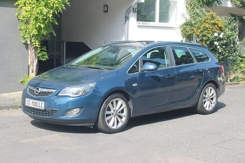 Gebraucht Opel Astra Innovation 140 PS (102 kW) 2011 Blau Kombi
