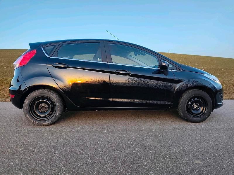 Gebraucht Ford Fiesta Titanium 101 PS (74 kW) 2013 Schwarz Kleinwagen