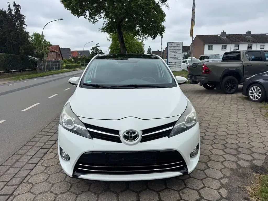 Gebraucht Toyota Verso Executive 147 PS (108 kW) 2013 Weiß Van / Kleinbus