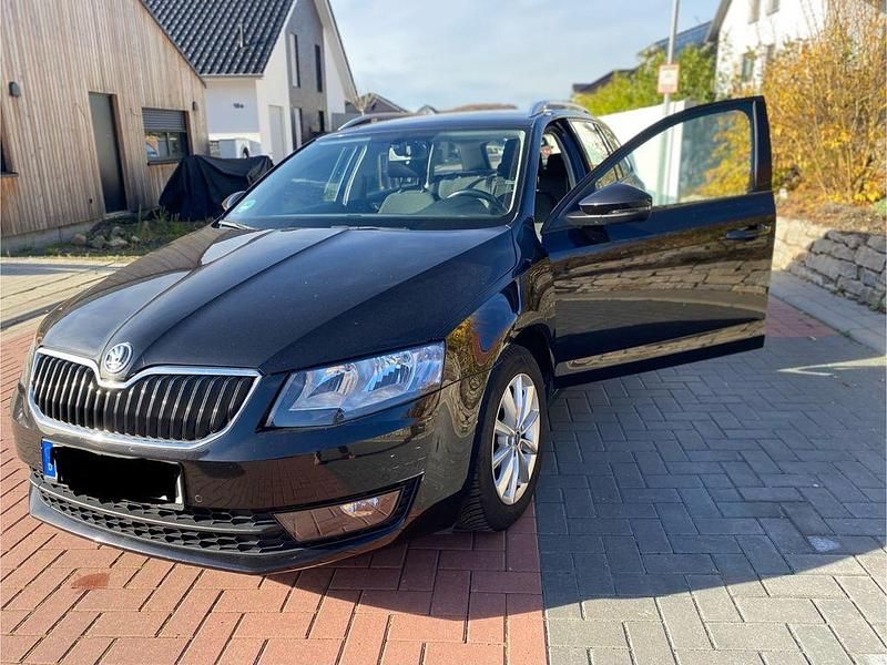 Schwarz Gebraucht 2016 Skoda Octavia Ambition Kombi | 9.950 € (Fairer Preis) - Bild 1/4