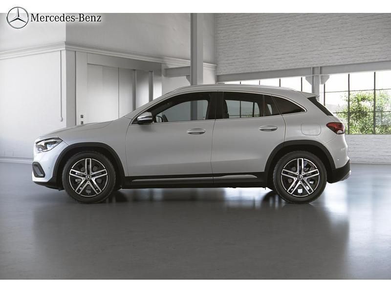 Gebraucht Mercedes GLA200 Progressive 163 PS (119 kW) 2023 Digitalweiß SUV