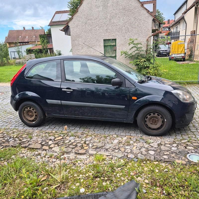 Grau Gebraucht 2007 Ford Fiesta Kleinwagen | 299 € (Superpreis) - Bild 1/4