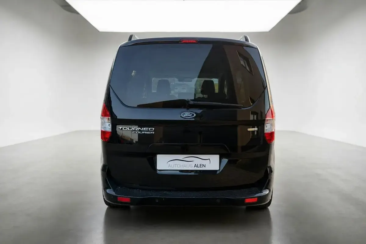 Gebraucht Ford Tourneo Courier Titanium 101 PS (74 kW) 2014 Schwarz Van / Kleinbus