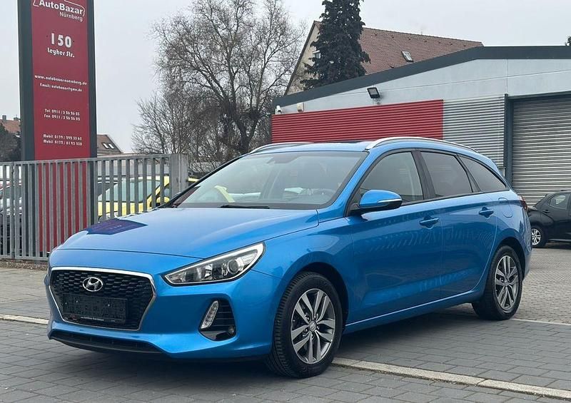 Blau Gebraucht 2017 Hyundai i30 Limousine | 8.990 € (Fairer Preis) - Bild 1/4