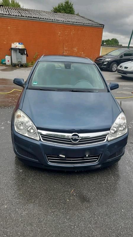 Grau Gebraucht 2008 Opel Astra Limousine | 650 € (Superpreis) - Bild 1/4