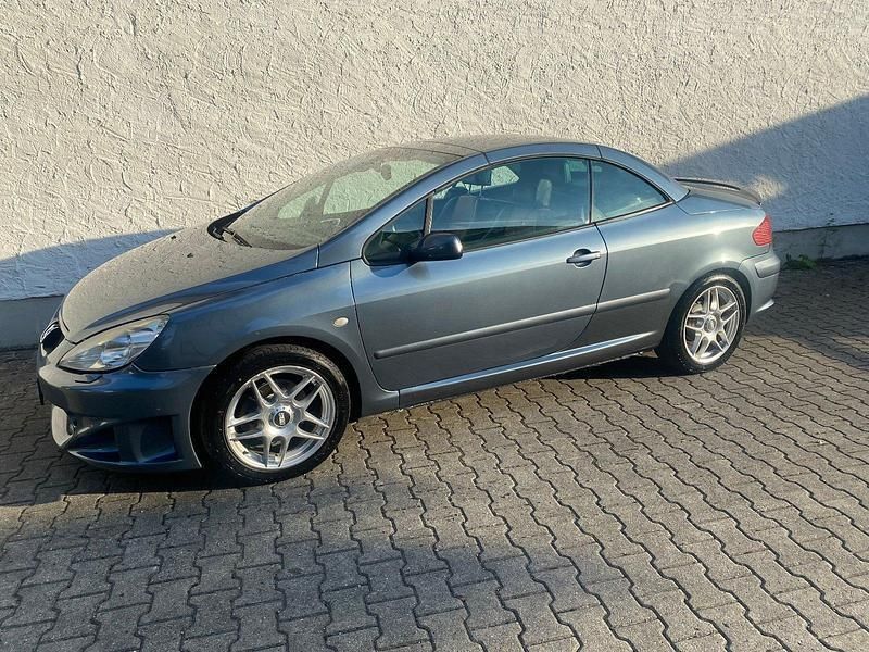 Grau Gebraucht 2004 Peugeot 307 CC Performance Cabrio | 4.490 € (Etwas zu teuer) - Bild 1/4