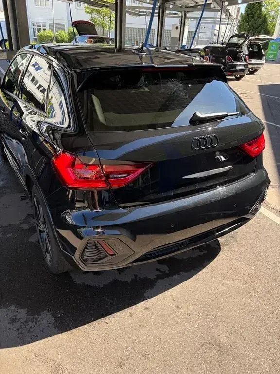 Gebraucht Audi A1 Ambiente 110 PS (80 kW) 2023 Schwarz SUV