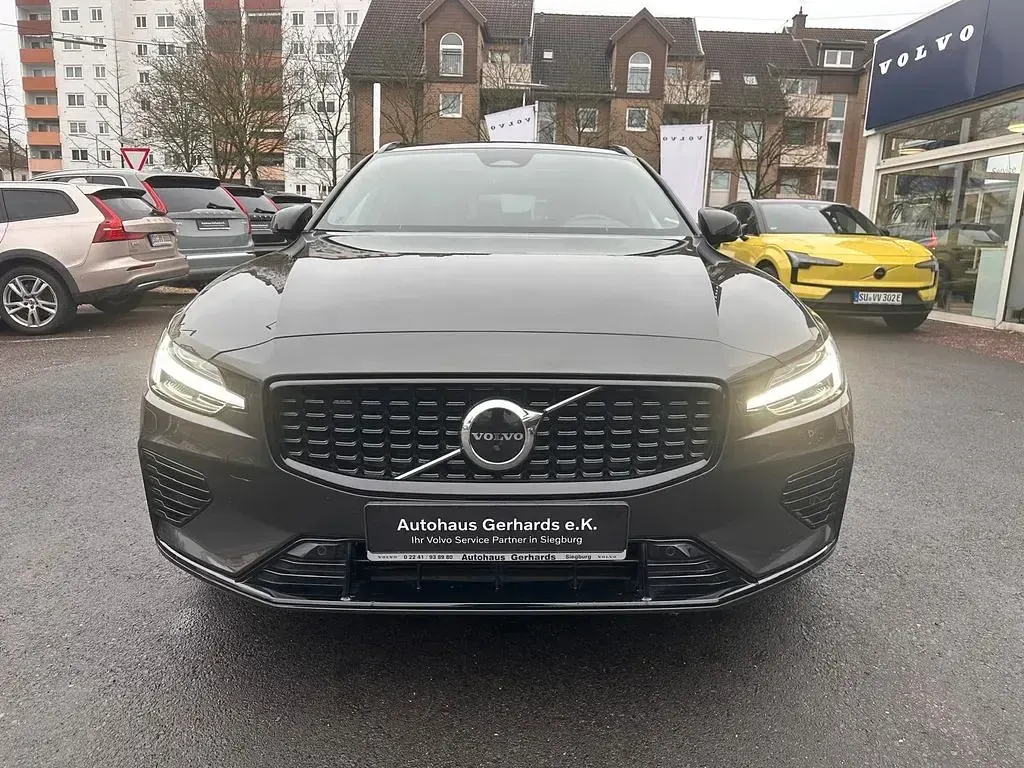 Gebraucht Volvo V60 Plus 398 PS (292 kW) 2022 Particular grey Kombi