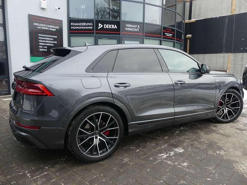 Gebraucht Audi Q8 S-Line 286 PS (210 kW) 2023 Grau SUV