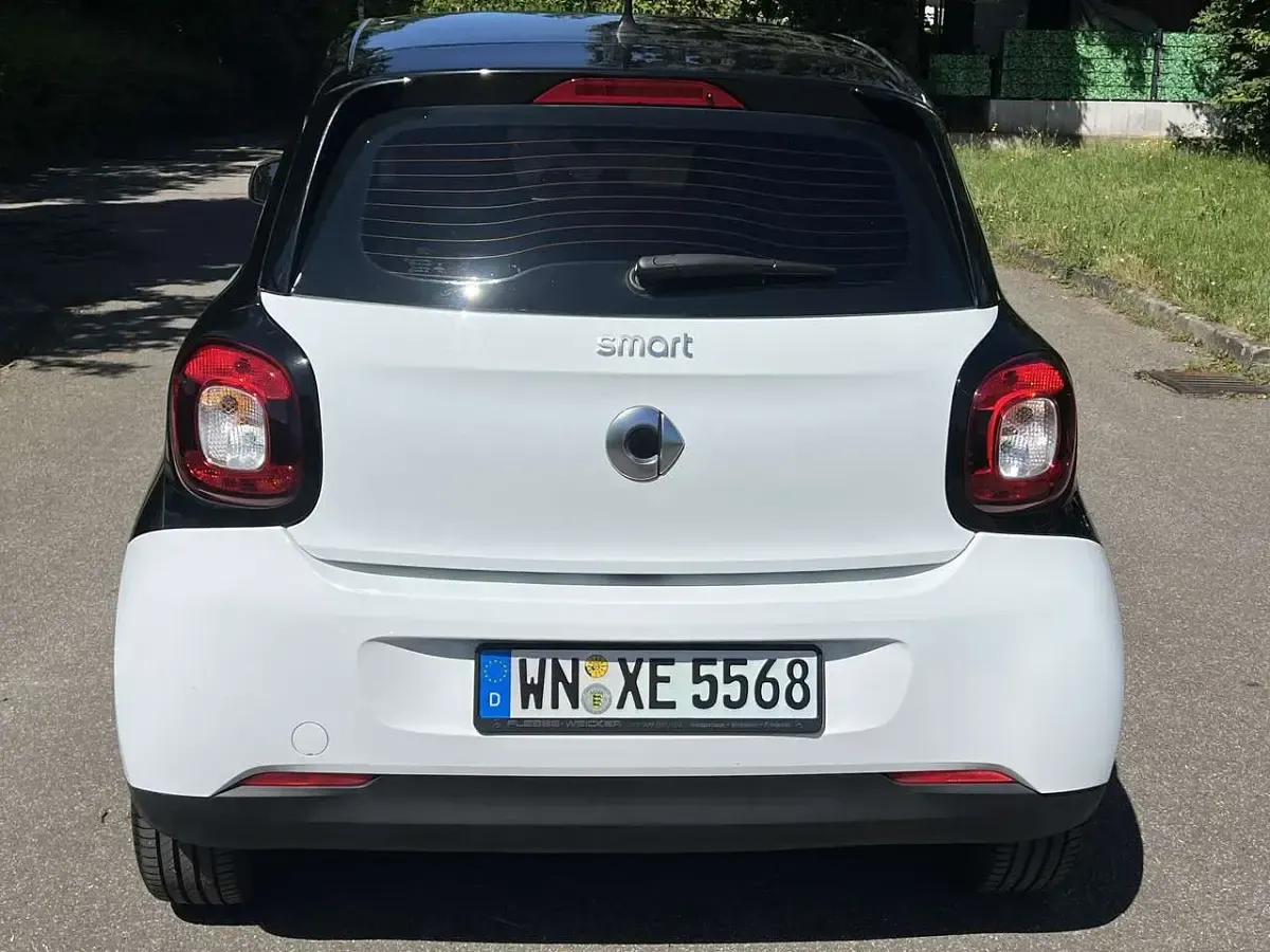 Gebraucht Smart ForFour Basis 71 PS (52 kW) 2018 Schwarz Kleinwagen