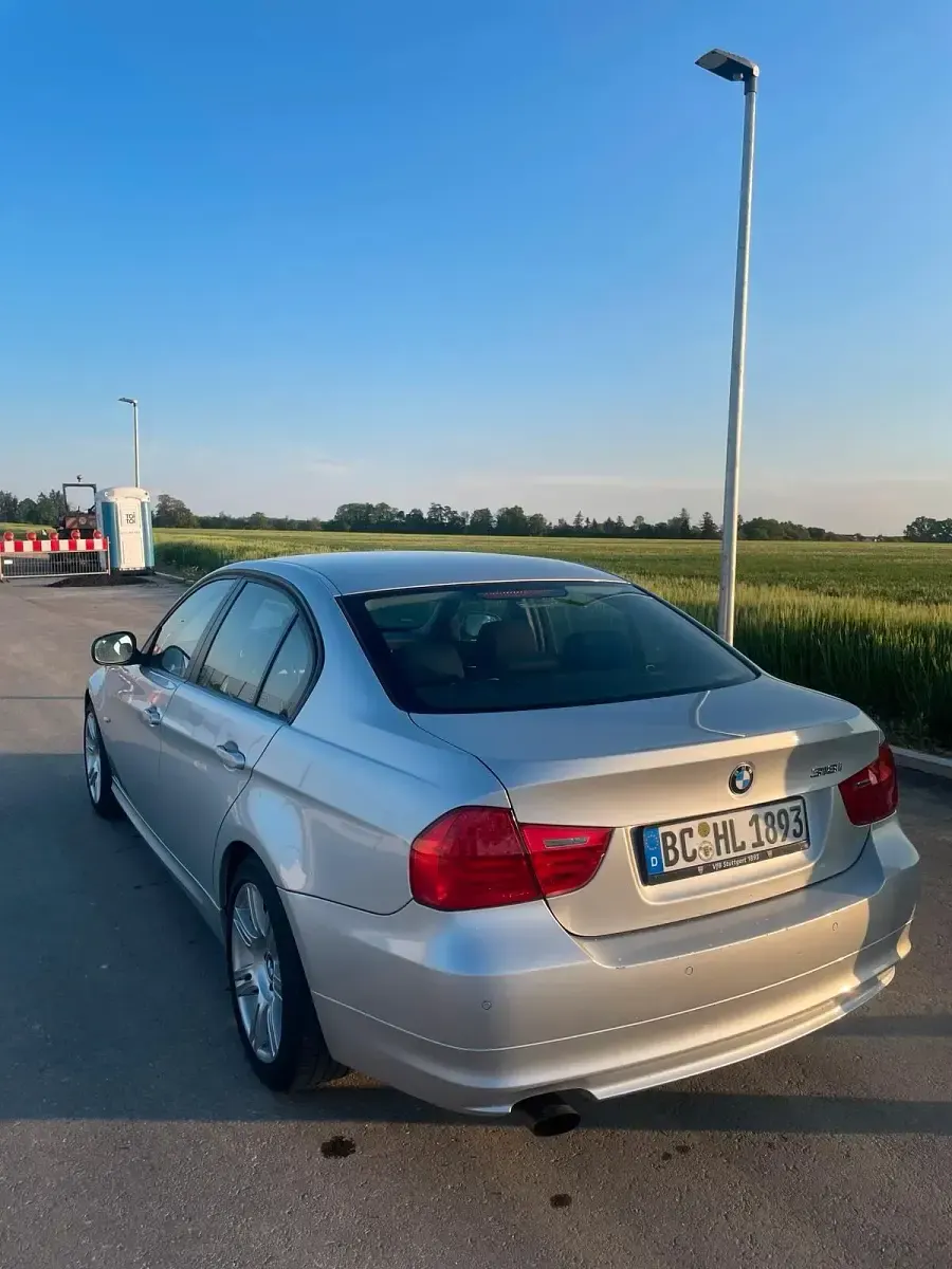 Gebraucht BMW 318 143 PS (105 kW) 2010 Silber Limousine