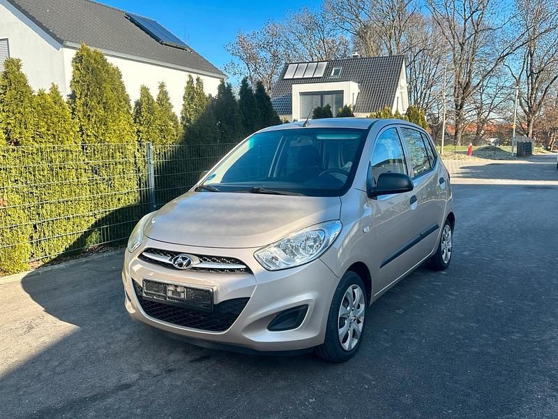 Grau Gebraucht 2011 Hyundai i10 Kleinwagen | 1.990 € (Guter Preis) - Bild 1/4