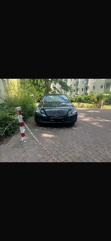 Schwarz Gebraucht 2009 Mercedes 200 Limousine | 15.000 € - Bild 1/4