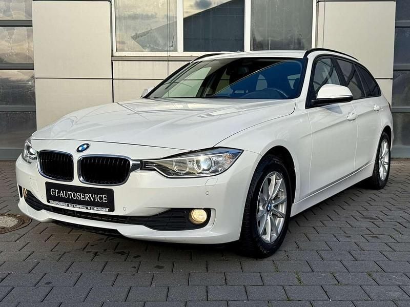 Weiß Gebraucht 2014 BMW 320 Kombi | 11.290 € (Guter Preis) - Bild 1/4