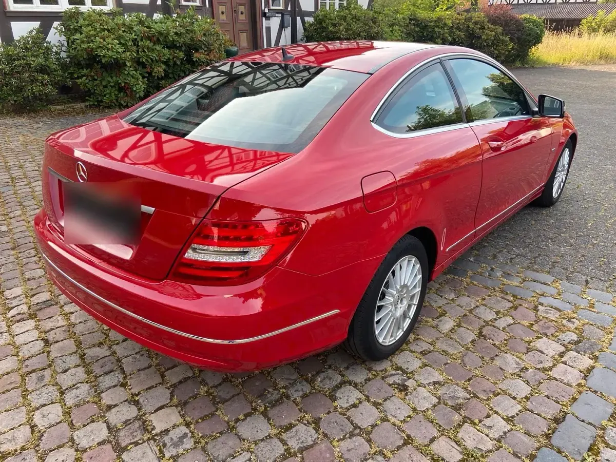 Gebraucht Mercedes C180 156 PS (114 kW) 2011 Rot Coupé