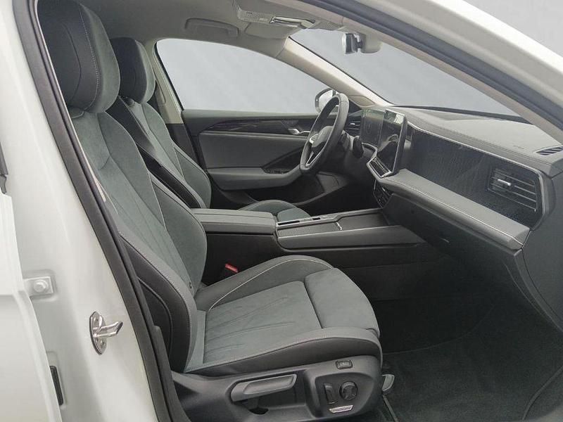 Gebraucht VW Passat Business 150 PS (110 kW) 2024 Pure white Kombi