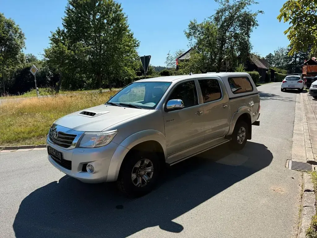 Gebraucht Toyota HiLux 144 PS (105 kW) 2012 Silber Pickup