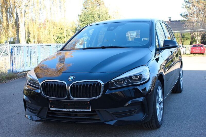 Schwarz Gebraucht 2021 BMW 218 Gran Tourer Sport Line Van / Kleinbus | 17.890 € (Fairer Preis) - Bild 1/4